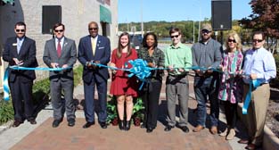 Ribbon cutting photo for Lizzy Lou Boutique
